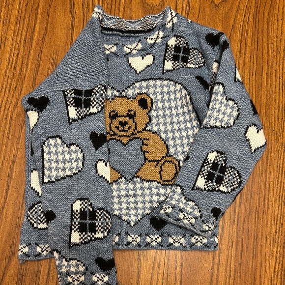 Sweater with teddy bear size 2T. - Picture 3 of 4